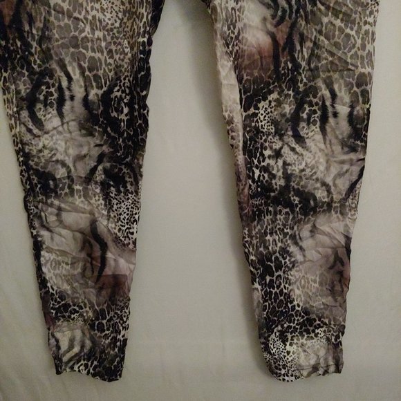 Tempo Paris Black, Grey and Brown Leopard Pattern Hogger Pockets. M - Picture 4 of 12